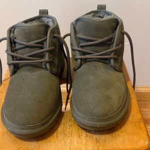 Ugg ankle boot with fur lining. Size 8 Army green